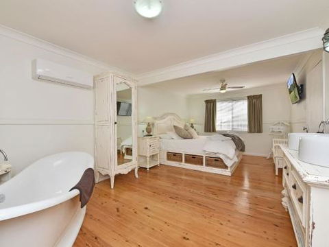 Olive Grove Villa 3 Suite With Large Bath - Accommodation Guide 2