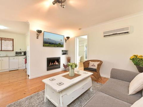 Olive Grove Villa 3 Suite With Large Bath - Accommodation Guide 1