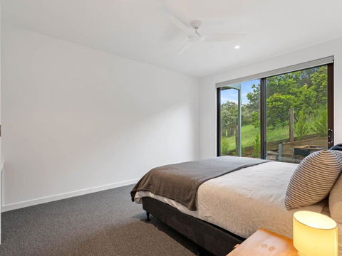 Fairway Views - Accommodation Asia 6