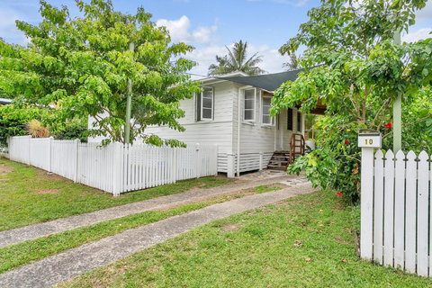 Lazenby Lodge - Accommodation Guide 1