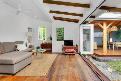 Lazenby Lodge - Accommodation Guide 6