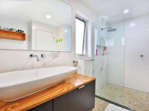 Arklow I Pet Friendly With Ocean Views - Accommodation Asia 1