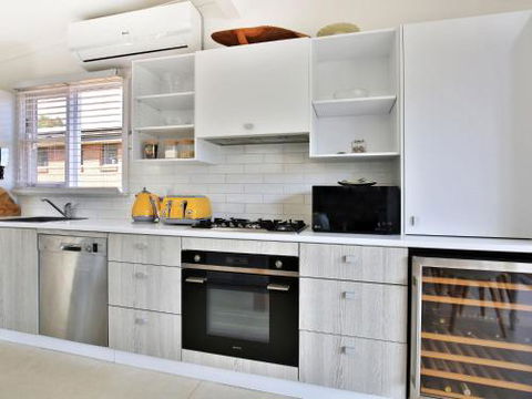 Arklow I Pet Friendly With Ocean Views - Accommodation Asia 2