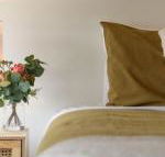 Trentham Central Villas 6 BR / Ensuite / Sleeps 12 - Accommodation Guide