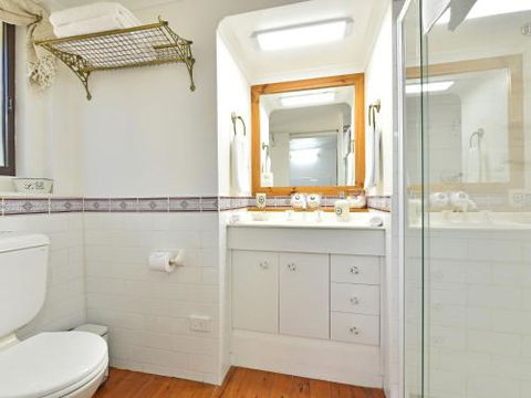 Olive Grove Studio 1 - Accommodation Guide 6