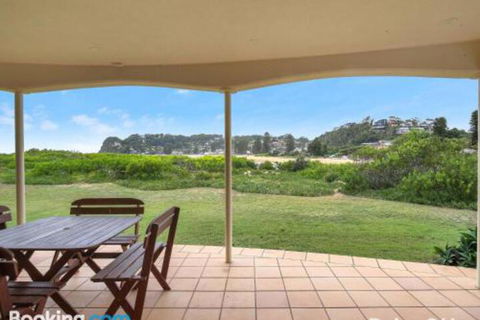 Beachfront Delight 14b Bareena Avenue - Accommodation Guide 6