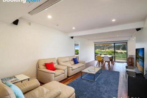 Beachfront Delight 14b Bareena Avenue - Accommodation Guide 3