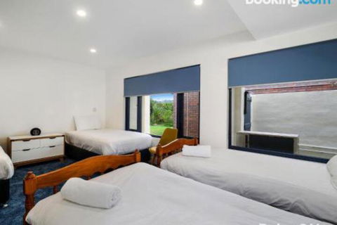Beachfront Delight 14b Bareena Avenue - Accommodation Guide 5
