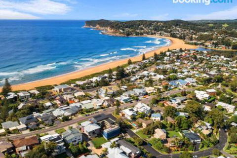 Beachfront Delight 14b Bareena Avenue - Accommodation Guide 0