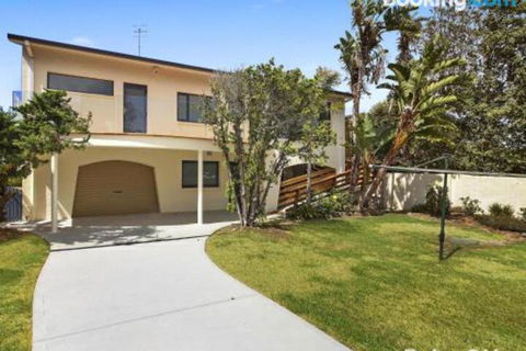 Beachfront Delight 14b Bareena Avenue - Accommodation Guide 2