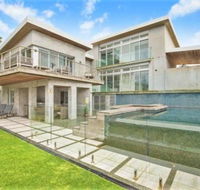 Beachfront Location 28 Mitchell Pde - Accommodation Asia