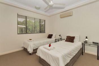 Oceansprey Beachfront Apartments - Accommodation Asia 3