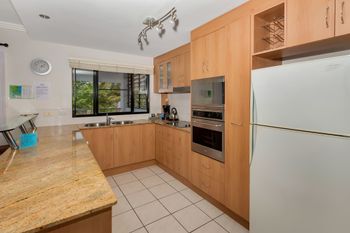 Oceansprey Beachfront Apartments - Accommodation Asia 6