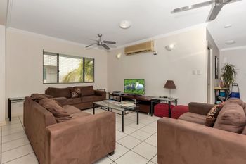 Oceansprey Beachfront Apartments - Accommodation Asia 4