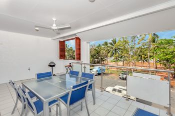 Oceansprey Beachfront Apartments - Accommodation Asia 5