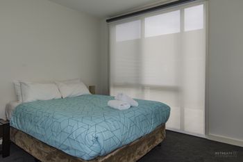 Stylish 3 Bedroom Condo - Accommodation Guide 4
