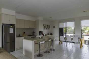 Stylish 3 Bedroom Condo - Accommodation Guide 3
