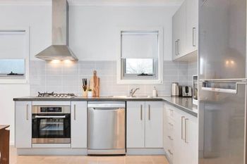 Chic Modern & Designer Apartment - Accommodation Asia 4