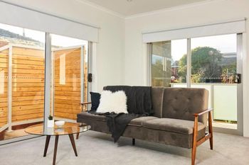 Chic Modern & Designer Apartment - Accommodation Asia 5