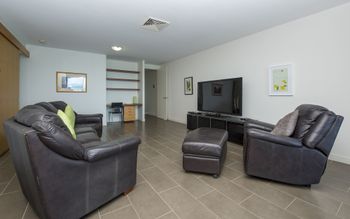 1 Bright Point Apartment 5501 - Accommodation Guide 6