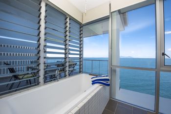 1 Bright Point Apartment 5501 - Accommodation Guide 5