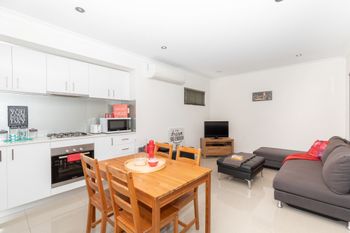 Conveniently Located Luxury Home 10 Mins From CBD - Accommodation Guide 1