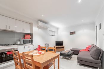 Conveniently Located Luxury Home 10 Mins From CBD - Accommodation Guide 3