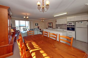 Sunset Towers Unit 11 / 25 Donald Street - Accommodation Asia 2