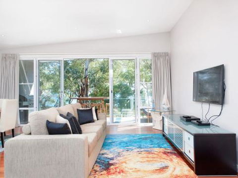 The Seahorse 137 Government Road - Accommodation Asia 0