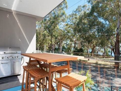 The Seahorse 137 Government Road - Accommodation Asia 4