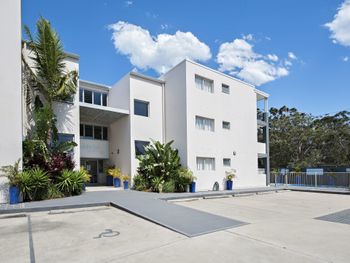 Shoal Bay Beachclub Level 1 Bayside 12 - Accommodation Asia 0