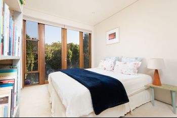 Stunning East Suburb Coastal Home H373 - Accommodation Asia 6