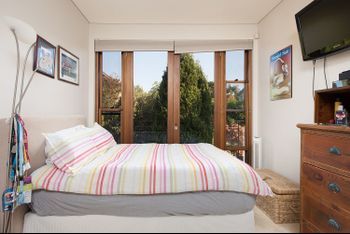 Stunning East Suburb Coastal Home H373 - Accommodation Asia 4