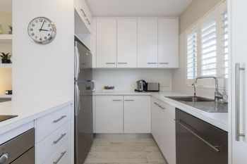 Cottesloe Azura Apartment - Accommodation Guide 5