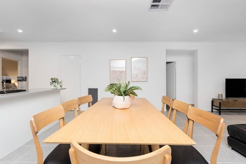 Resortstyle 4BR House With Parking@werribee - Accommodation Asia 5