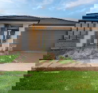 Resortstyle 4BR House With Parkingwerribee - Accommodation Asia