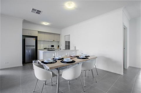 Big Family Fun@ 4 Bedrooms House In Point Cook - Accommodation Asia 2