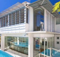 R  W Noosa Holidays 19 the Esplanade - Accommodation Guide