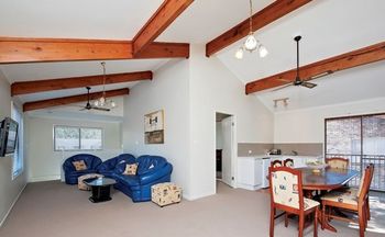 Little Beach House 8 Mistral Close - Accommodation Asia 2