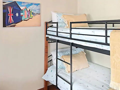 Sun, Beach, Shops, Wifi, Netflix - Accommodation Guide 5