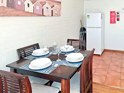 Sun, Beach, Shops, Wifi, Netflix - Accommodation Guide 4