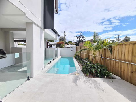 Modern 2 BR With Private Pool & Garden - Accommodation Guide 2