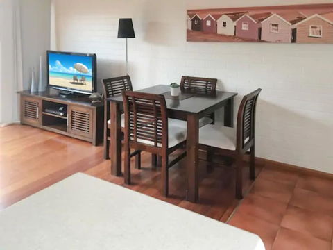 Home Near Shops & Beach - Accommodation Asia 3