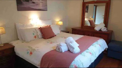 Home Near Shops & Beach - Accommodation Asia 1