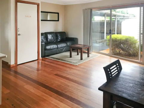 Home Near Shops & Beach - Accommodation Asia 4