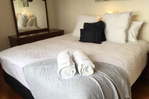 Home Near Shops & Beach - Accommodation Guide 0