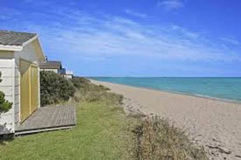 Home Near Shops & Beach - Accommodation Guide 2