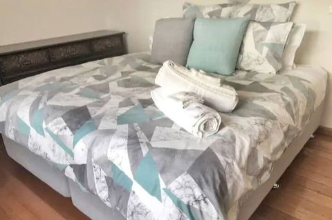 Home Near Shops & Beach - Accommodation Guide 1