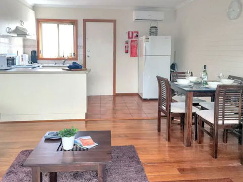 Home Near Shops & Beach - Accommodation Guide 5