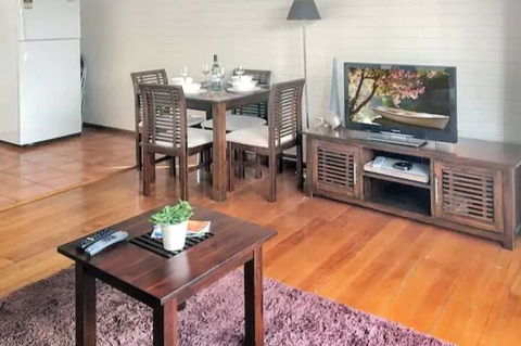 Home Near Shops & Beach - Accommodation Guide 6